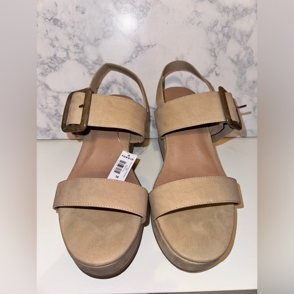 BNWT Torrid Buckle Two Piece Platform Wedge (WW) Size 10